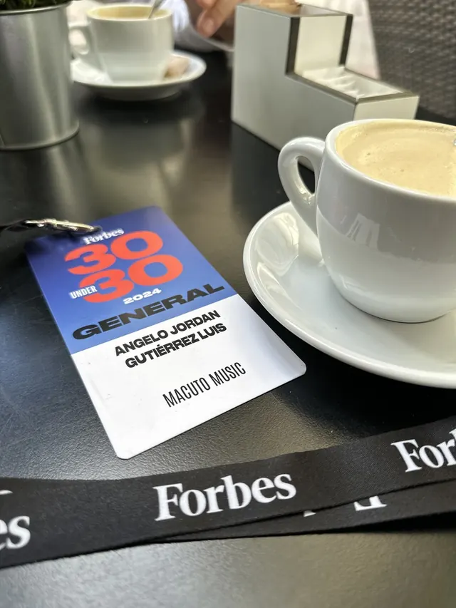 Acreditación del Forbes 30 Under 30 de 2024 a nombre de Angelo Jordan Gutiérrez Luis, de Macuto Music